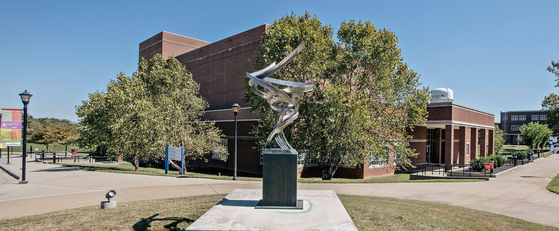 Image of the statue in front of the building